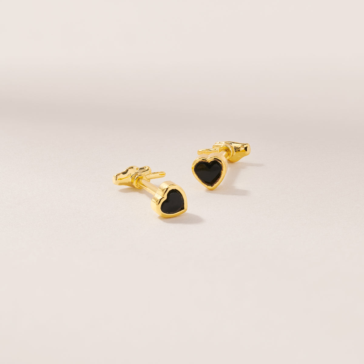 Twin Flame Studs Middle Finger / Black Heart